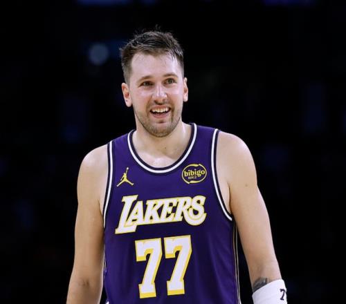 绿军主场暖,意融融,工作人员协,开云体育,开云体育官网,开云体育app,开云体育平台,KAIYUN,SPORTS,kaiyun登录入口